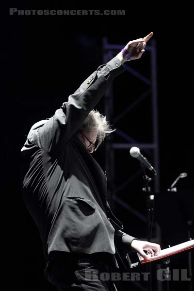 GLENN BRANCA ENSEMBLE - 2011-05-28 - PARIS - Espace Charlie Parker - Grande Halle - 